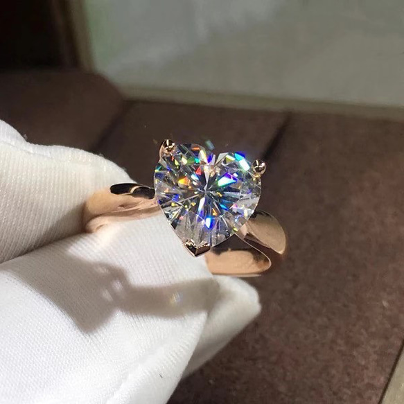 newデザイン】ハートシェイプ モアサナイト ダイヤ リング