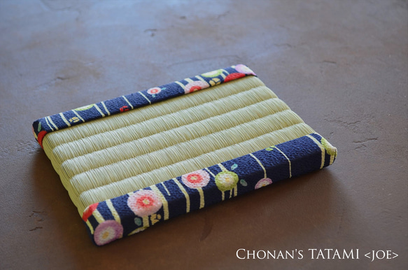 即納可【ちりめん】まんまる椿　ミニ畳（濃紺） 1枚目の画像