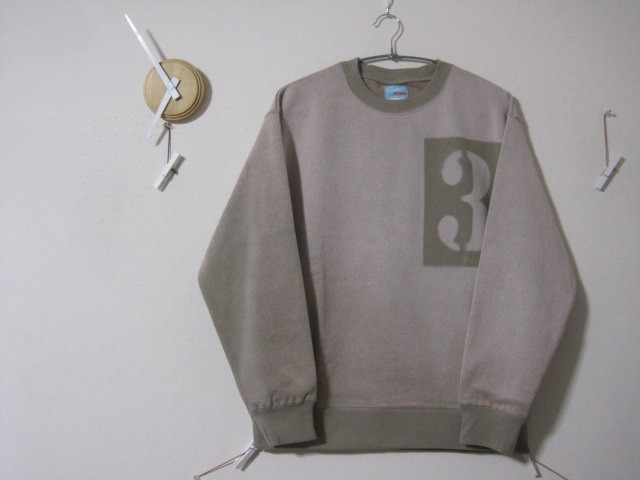 1点　ゼッケン・ナンバー【３】パイルトレーナー　ベージュ　飛／ウイング／羽／／飛行／鳥／鷹／鷲／鶴／ひばり／文鳥／雀