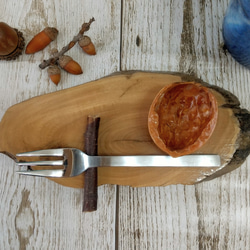 【小さめ】木のお皿とくるみの器 小枝のカラトリーレストのセット 2枚目の画像