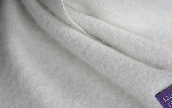 【ラスト1枚】カシミア_ファー加工マフラー　ライトシルバー   WHSLV001 2枚目の画像