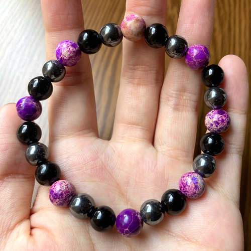 紫と青のエンペラーストーン(皇帝石)と黒、シルバーカラーのビーズを
