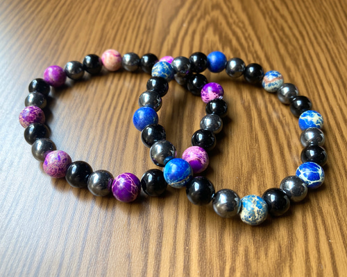 黒と紫のビーズブレスレット 紫と青のエンペラーストーン(皇帝石)と黒、シルバーカラーのビーズを