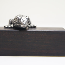 ヤモリ（トッケイヤモリ）　黒檀（木材）ピューター（金属）キーホルダー、バッグチャーム，置物、ペンダントトップ 7枚目の画像