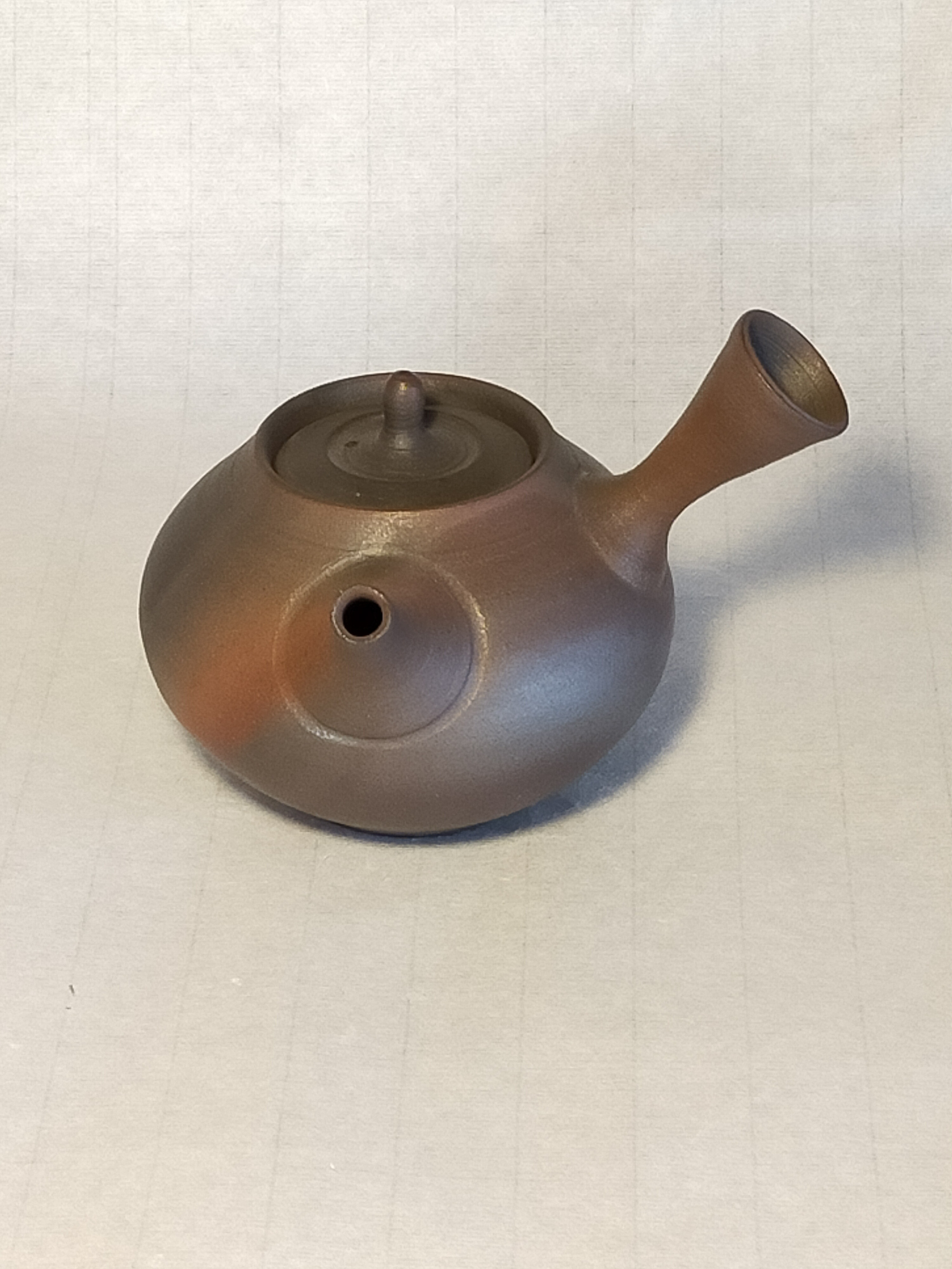 １、炭化窯変焼き締め茶注(木箱付き）