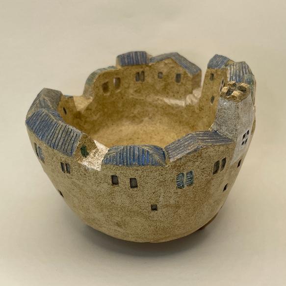 ブルーの屋根の足付き鉢タウン（オーブン陶土製） 4枚目の画像