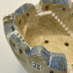 ブルーの屋根の足付き鉢タウン（オーブン陶土製） 12枚目の画像