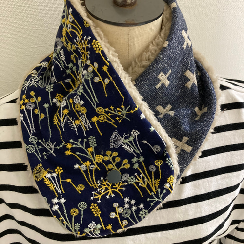 ✳︎ハンドメイド✳︎ふわふわネックウォーマーリネン紺リーフとハーブ 
