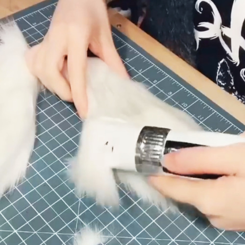受注生産】白猫耳カチューシャ 手作りリアルな毛皮のような ヘア