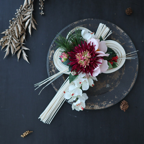 和菊と胡蝶蘭のラタンしめ縄飾り＊ふた輪流し＊ 白 お正月飾り しめ縄