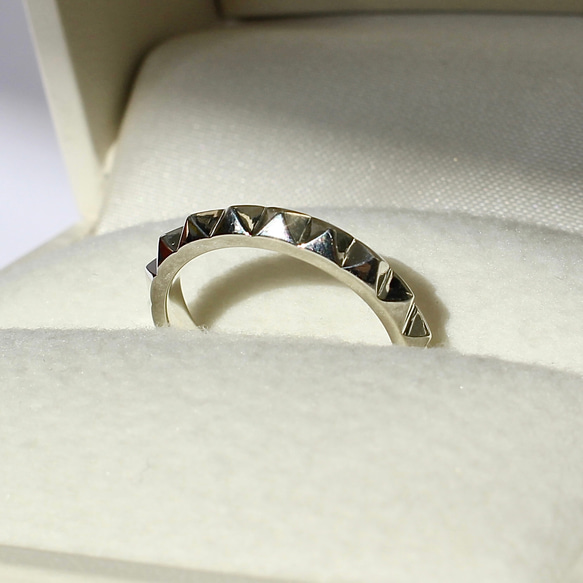 Pyramid Stud Ring (Width 3mm) / SV925 3枚目の画像