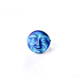 同じ月を見ていた -blue moon- / ムーンフェイスの青いチェコボタンの指輪 1枚目の画像