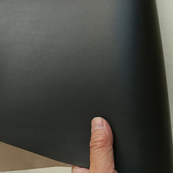 ロイスkip　牛革 ベジタブル　黒 厚さ1.4mm 110デシ程度 7枚目の画像