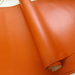 ロイスkip　牛革 ベジタブル　aragosta(オレンジ) 厚さ1.3mm 112～114デシ程度 1枚目の画像
