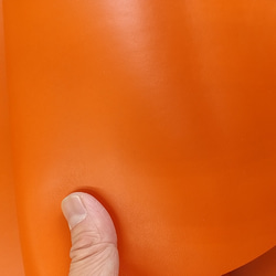 ロイスkip　牛革 ベジタブル　aragosta(オレンジ) 厚さ1.3mm 112～114デシ程度 2枚目の画像