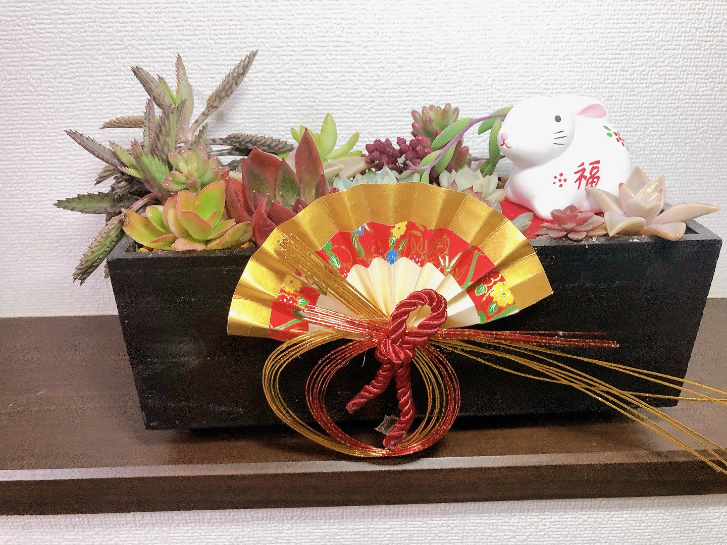 ・:*速達付き多肉植物そのまま飾れる・:*お正月.縁起物.お年賀 楽天市場】苗 お正月 新春 多肉の寄せ植え 竹の鉢【お届け中