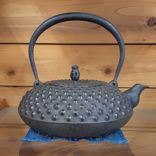 鬼霰 あられ 鉄瓶 身に長紋堂在銘　茶道具 煎茶道具 水漏れなし 鬼霰 あられ 鉄瓶 身に長紋堂在銘 茶道具 煎茶道具 水漏れ