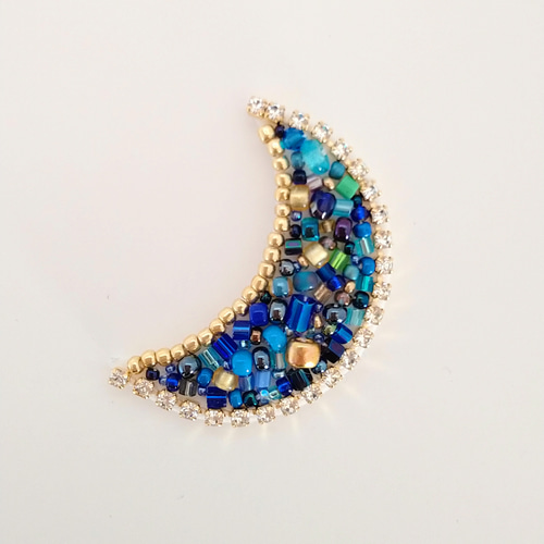 ブルームーン♡青く輝く月 ビーズ刺繍ブローチ ブローチ AYA工房