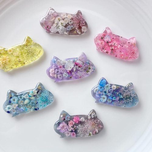 新作♡猫ちゃん好きな方に♡猫の形の淡色ドライフラワー押し花