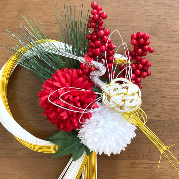 お正月飾り　シンプルな紅白の水引しめ飾り(鶴/金) 2枚目の画像