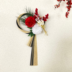 お正月飾り　シンプルな紅白の水引しめ飾り(鶴/黒) 4枚目の画像