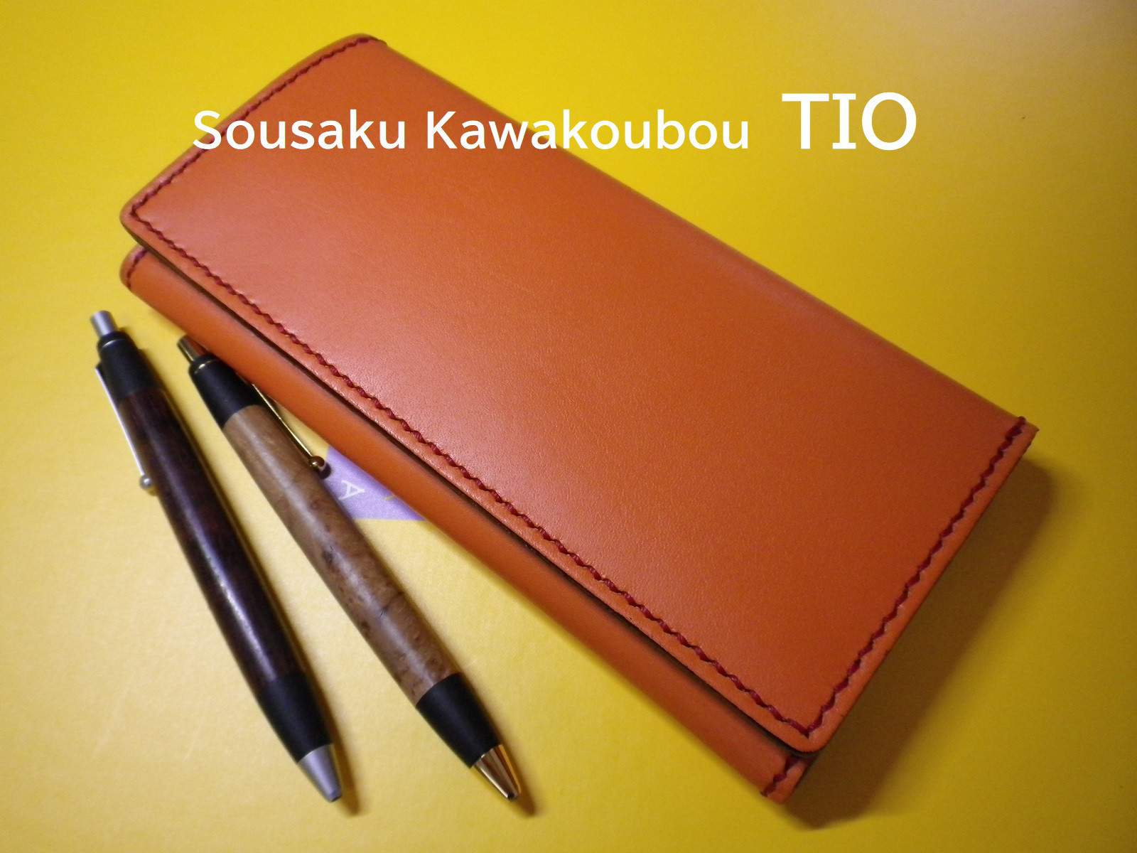【送料無料】★オレンジ牛革の総手縫いオリジナルシンプル本革長財布　ＴＩＯーＮ０４２