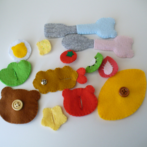 くまさんのボタン練習 お弁当 フェルトままごと、おもちゃ「受注製作