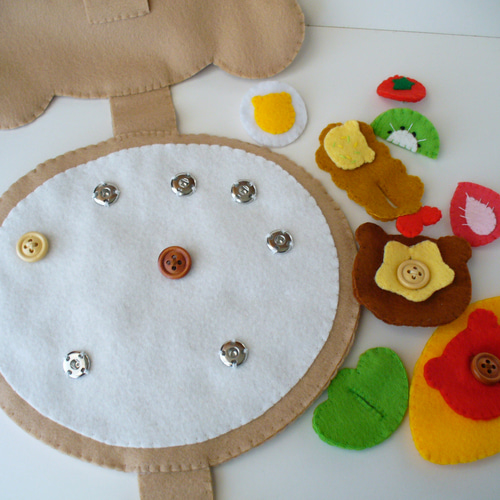 くまさんのボタン練習 お弁当 フェルトままごと、おもちゃ「受注製作