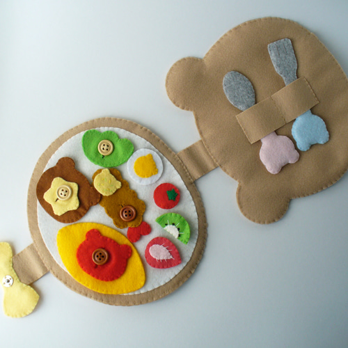 くまさんのボタン練習 お弁当 フェルトままごと、おもちゃ「受注製作
