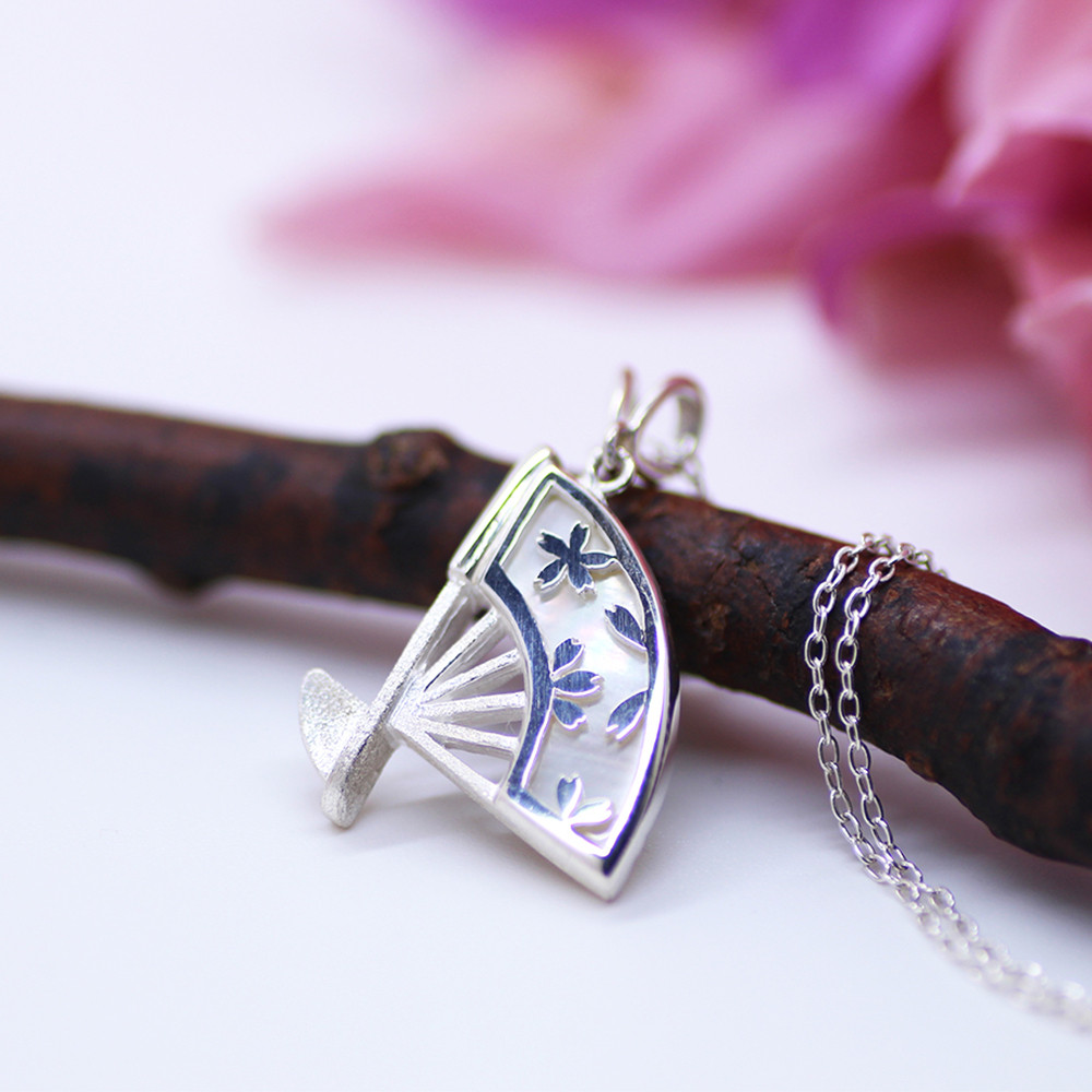 扇のシルバーペンダント