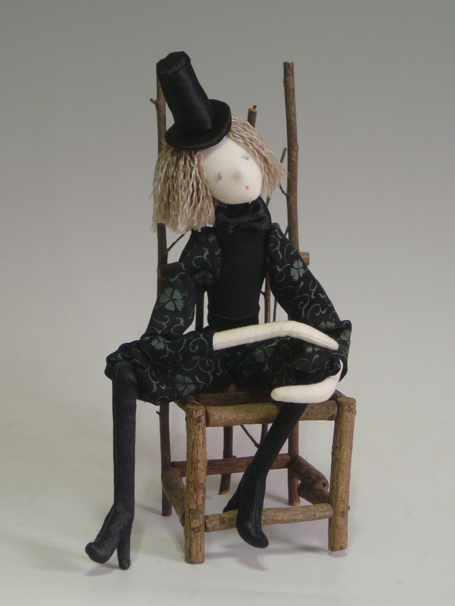 【インテリア人形】ものおもい