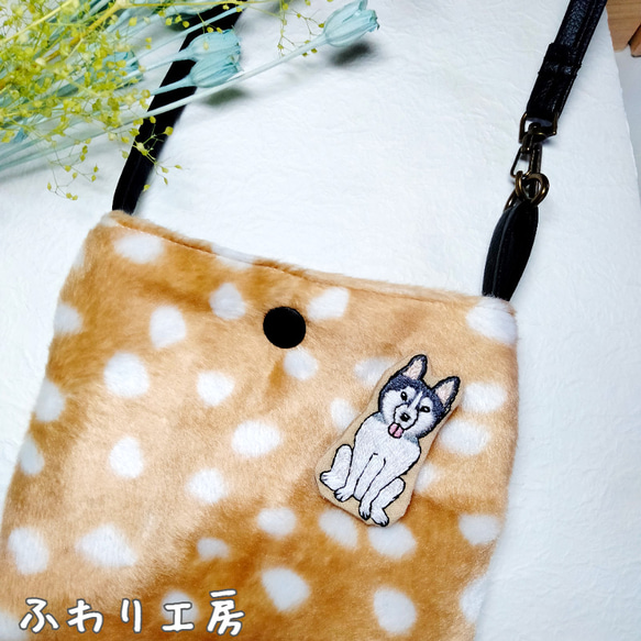 シベリアンハスキーの刺繍ブローチ　手刺繍　犬 3枚目の画像