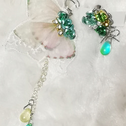 蝶のイヤーカフと花のイヤリング 7枚目の画像