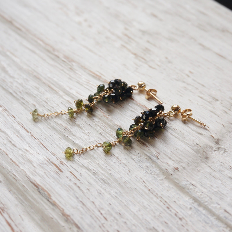 トルマリンのロング房ピアス（ダークグリーン）PE-102