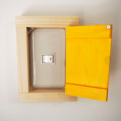 【コンセントカバー】照明スイッチ＆コンセントカバーボックス　カラー扉（黄） 2枚目の画像