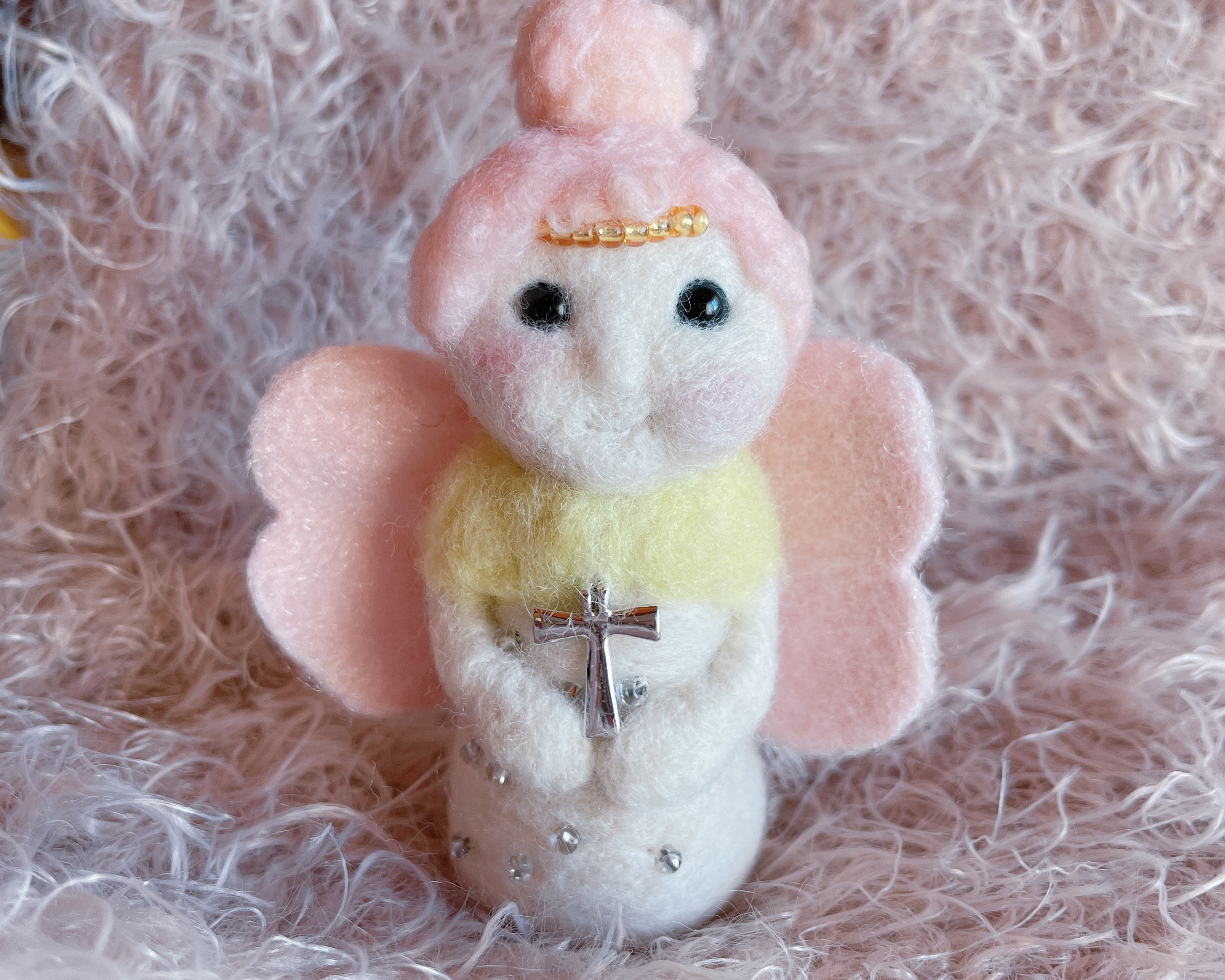 羊毛フェルト】癒しの微笑みの天使さん 羊毛フェルト fab