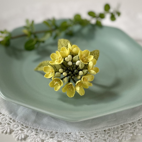 布花元気がでる黄色いビタミンカラーの菜の花のコサージュ 3枚目の画像