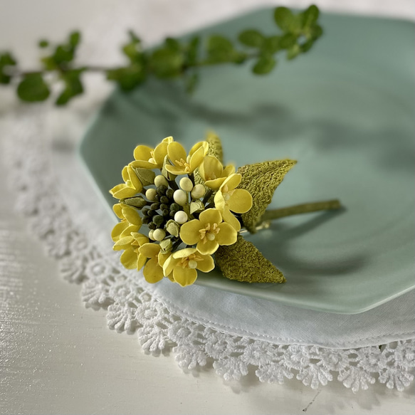 布花元気がでる黄色いビタミンカラーの菜の花のコサージュ 1枚目の画像