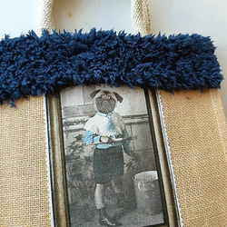 クラシカルな犬　フワモコボア付きのジュートバッグ 2枚目の画像