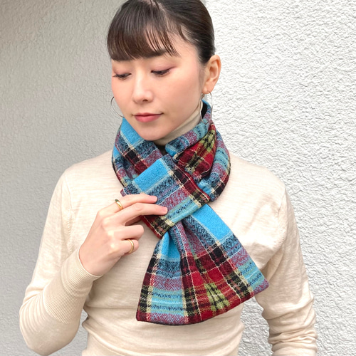 セルリアンブルー・先染めタータンチェックのウールコンパクトマフラー