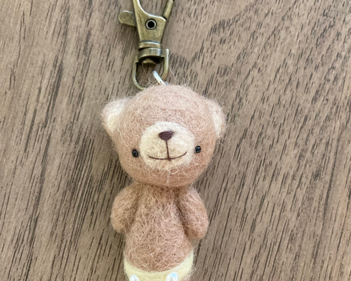 Aページ 白くまと茶ぐまキーホルダー ハンドメイド 羊毛フェルト 楽天市場】クロワッサンを持ったシロクマのキーホルダー 手作り