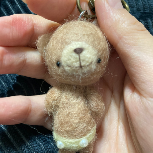 パンツを履いた茶くまのキーホルダー 羊毛フェルト たぬき 通販