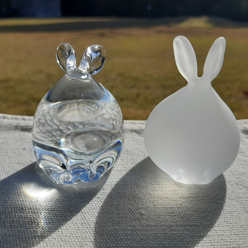 ウランガラスのうさぎが乗ったガラス製のミニ硯 楽天市場】干支 硝子 うさぎ 【 卯 ミニうさぎ 癸卯 津軽