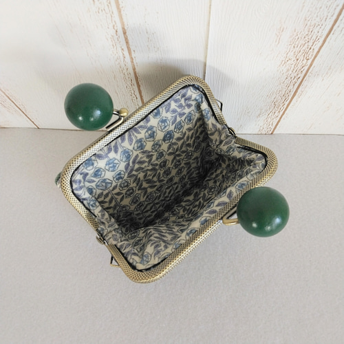 軽くてコンパクトな財布！ミナペルホネン sky flower グリーン木玉