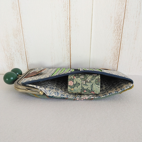 軽くてコンパクトな財布！ミナペルホネン sky flower グリーン木玉