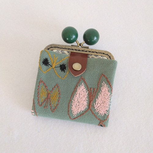軽くてコンパクトな財布！ミナペルホネン sky flower グリーン木玉