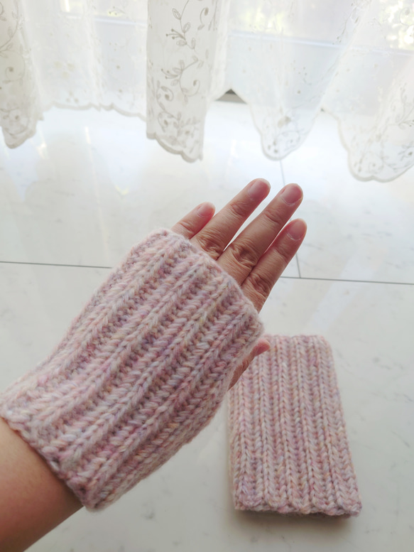 ハンドウォーマー アームウォーマー ピンクMIX 編み 手編み 編み物