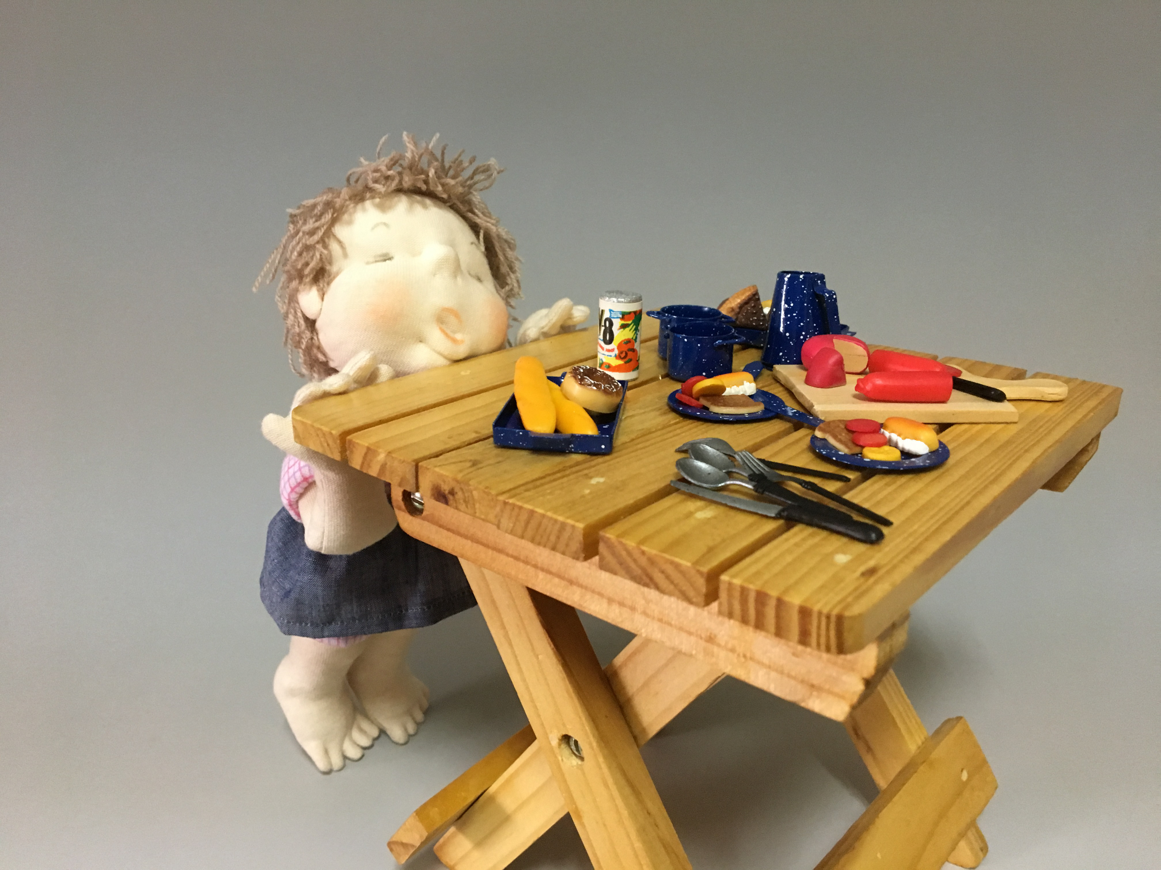 【布人形アート作品】「何があるの？」