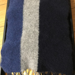 【受注制作ご予約】手織りカシミヤマフラー　紺・グレー・ブルー ３色ストライプ　（およそ25 x 175cm） 3枚目の画像