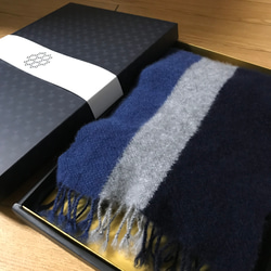 【受注制作ご予約】手織りカシミヤマフラー　紺・グレー・ブルー ３色ストライプ　（およそ25 x 175cm） 1枚目の画像